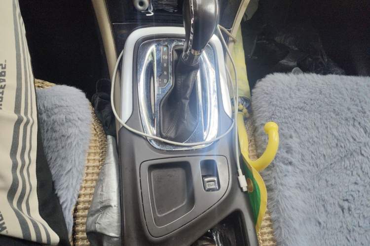 Used Buick Regal 2015 2.0L Elite Fashion Edition Gear Lever