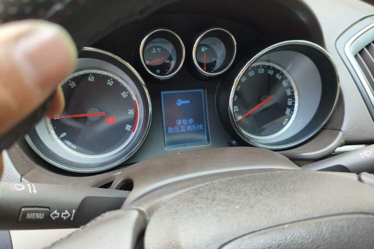 Used Buick Regal 2015 2.0L Leading Fashion Edition Instrument Cluster