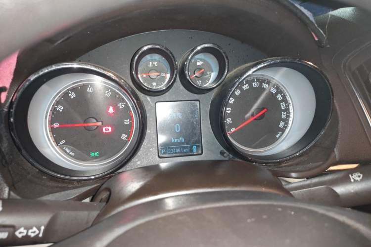 Used Buick Regal 2015 2.0L Leading Fashion Edition Instrument Cluster