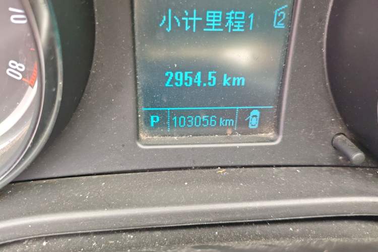 Used Buick Regal 2015 1.6T Leading Technology Model Odometer Close Up
