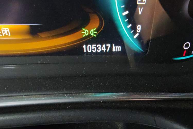 Used Buick Regal 2015 1.6T Elite Tech Model Odometer Close Up