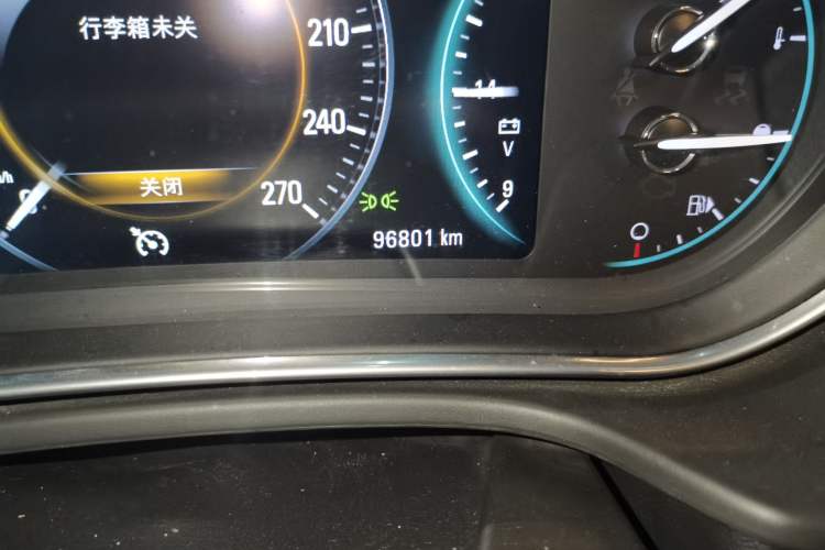 Used Buick Regal 2015 1.6T Elite Tech Model Odometer Close Up