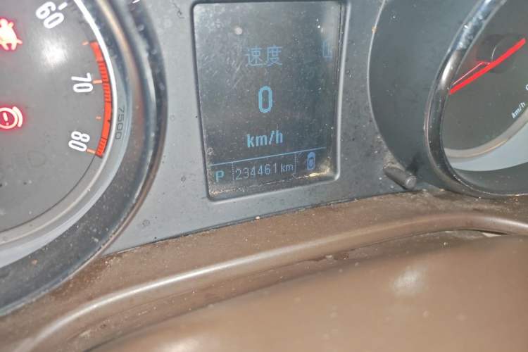 Used Buick Regal 2015 2.0L Leading Fashion Edition Odometer Close Up