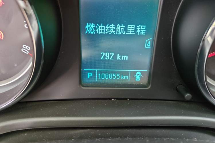 Used Buick Regal 2015 1.6T Leading Technology Model Odometer Close Up