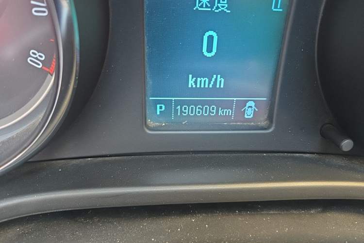 Used Buick Regal 2015 1.6T Leading Technology Model Odometer Close Up
