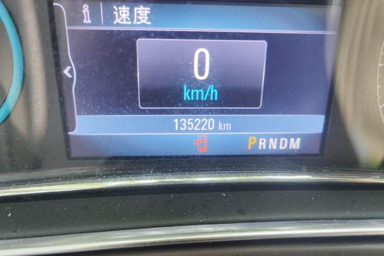 Used Buick Regal 2015 2.0L Elite Fashion Edition Odometer Close Up