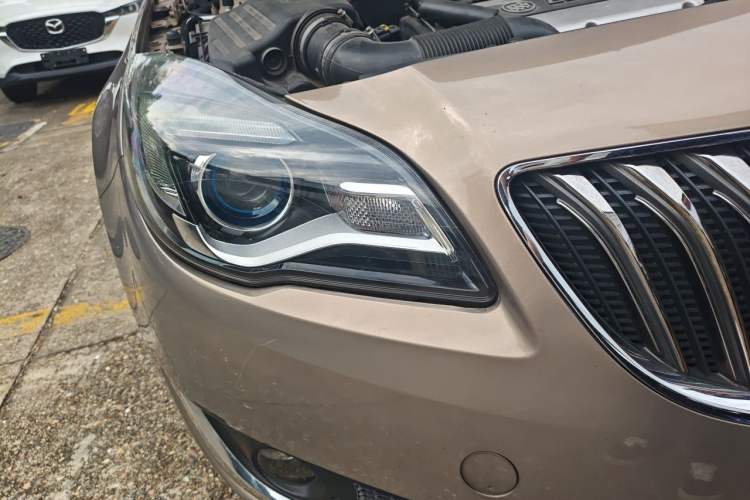 Used Buick Regal 2015 1.6T Leading Technology Model Right Front Headlight