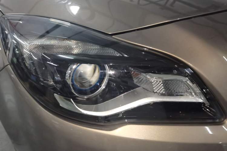 Used Buick Regal 2015 1.6T Elite Tech Model Right Front Headlight