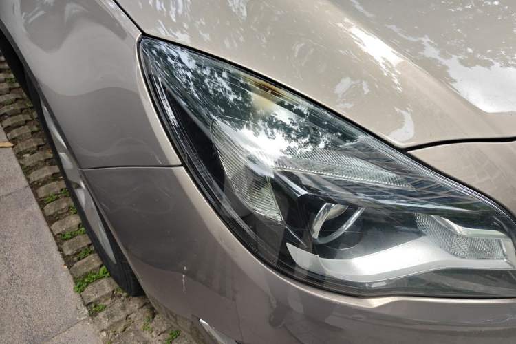 Used Buick Regal 2015 1.6T Leading Technology Model Right Front Headlight