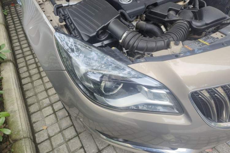 Used Buick Regal 2015 2.0L Elite Fashion Edition Right Front Headlight