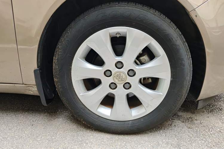 Used Buick Regal 2015 2.0L Leading Fashion Edition Right Front Wheel Hub