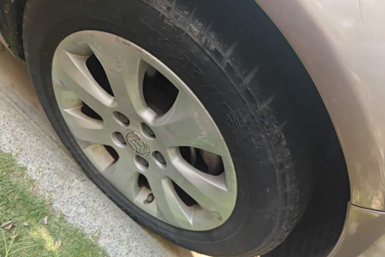 Used Buick Regal 2015 1.6T Leading Technology Model Right Front Wheel Hub