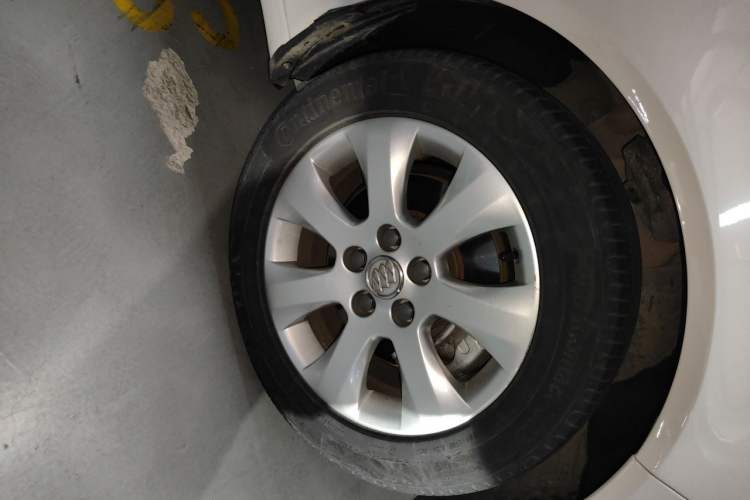 Used Buick Regal 2015 1.6T Elite Tech Model Right Front Wheel Hub