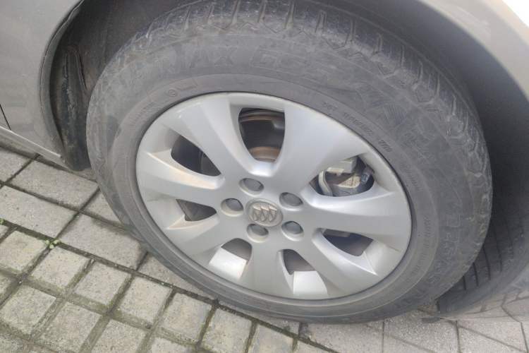 Used Buick Regal 2015 2.0L Elite Fashion Edition Right Front Wheel Hub