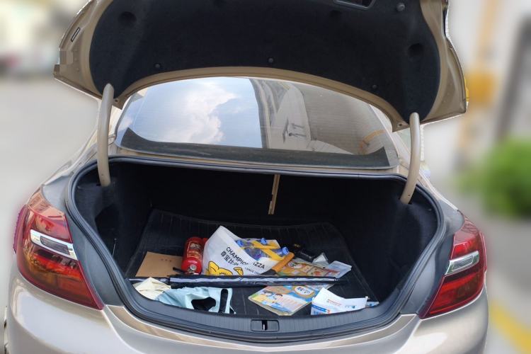 Used Buick Regal 2015 2.0L Leading Fashion Edition Trunk