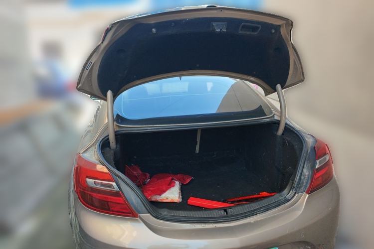 Used Buick Regal 2015 2.0L Elite Fashion Edition Trunk