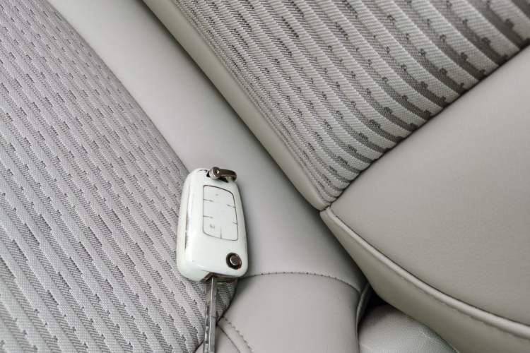 Used Buick Regal 2015 2.0L Leading Fashion Edition Vehicle Key