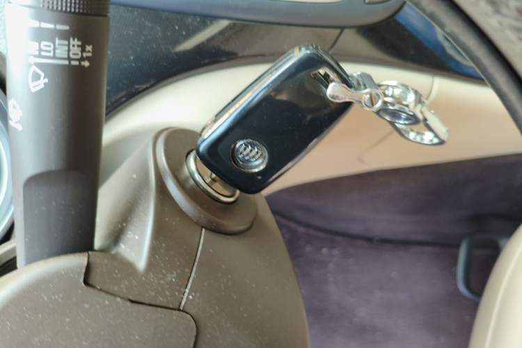 Used Buick Regal 2015 2.0L Leading Fashion Edition Vehicle Key