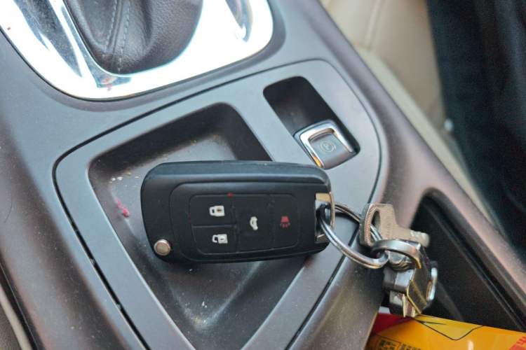 Used Buick Regal 2015 2.0L Elite Fashion Edition Vehicle Key