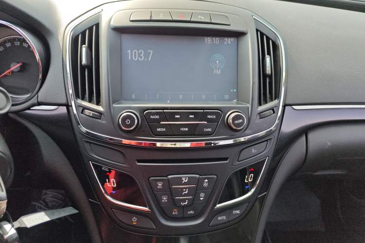 Used Buick Regal 2015 1.6T Leading Technology Model Audio And AC Panel