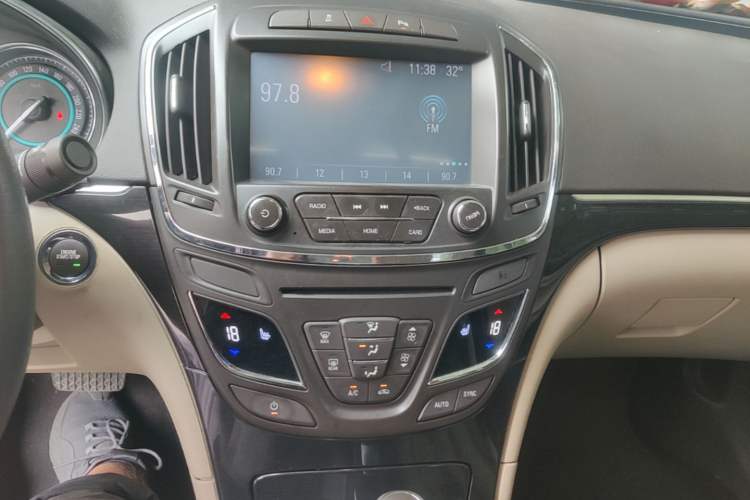 Used Buick Regal 2015 2.0L Elite Fashion Edition Audio And AC Panel