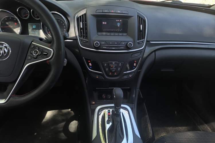 Used Buick Regal 2015 1.6T Leading Technology Model Audio And AC Panel