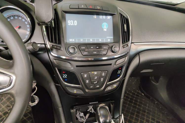 Used Buick Regal 2015 1.6T Leading Technology Model Audio And AC Panel