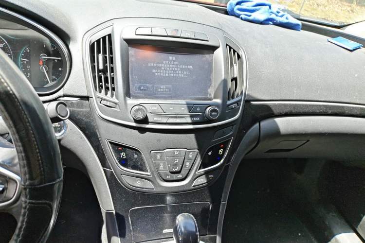 Used Buick Regal 2015 1.6T Elite Tech Model Audio And AC Panel