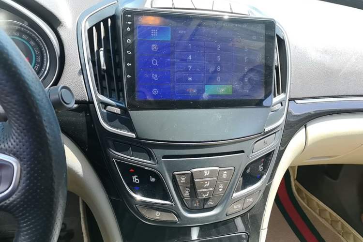 Used Buick Regal 2015 2.0L Elite Fashion Edition Audio And AC Panel