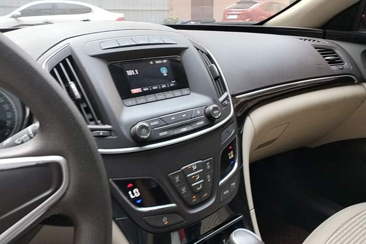 Used Buick Regal 2015 2.0L Leading Fashion Edition Audio And AC Panel