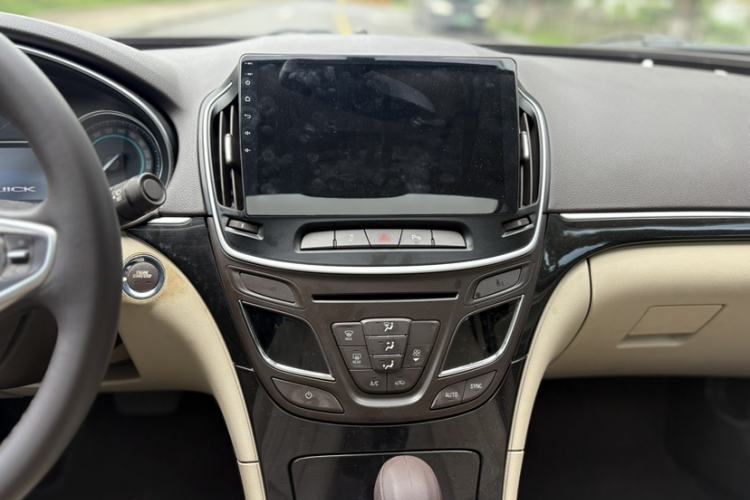 Used Buick Regal 2015 2.0L Elite Fashion Edition Audio And AC Panel