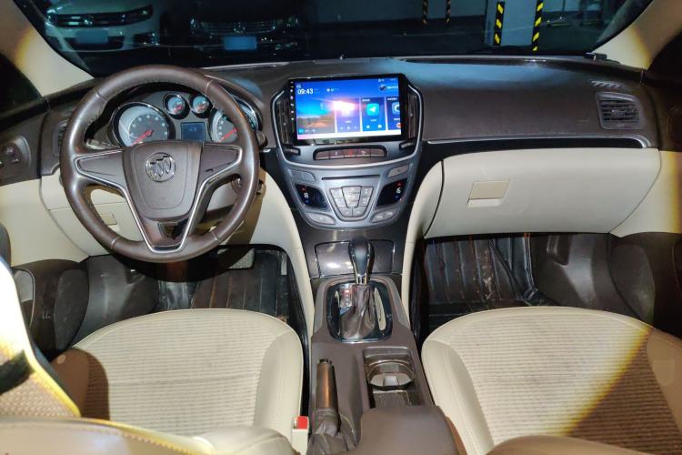 Used Buick Regal 2015 2.0L Leading Fashion Edition Center Console