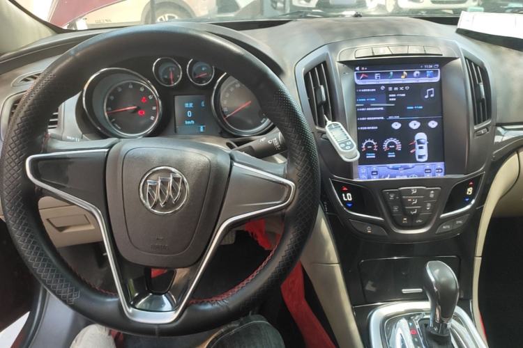Used Buick Regal 2015 2.0L Leading Fashion Edition Center Console