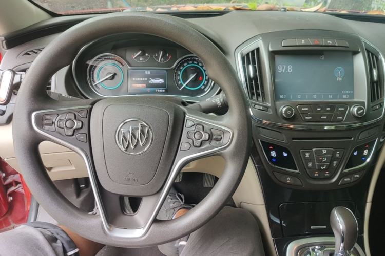 Used Buick Regal 2015 2.0L Elite Fashion Edition Center Console
