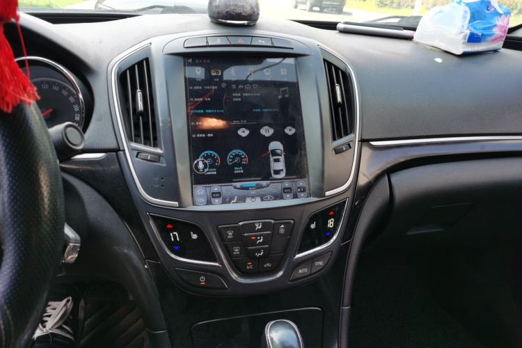 Used Buick Regal 2015 1.6T Fashion Tech Model Center Console