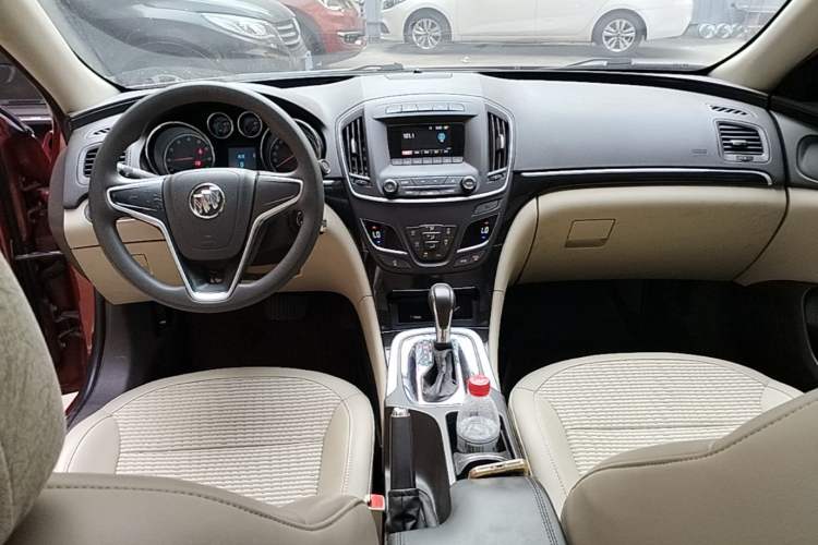Used Buick Regal 2015 2.0L Leading Fashion Edition Center Console