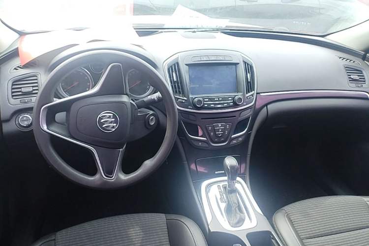 Used Buick Regal 2015 1.6T Leading Technology Model Center Console