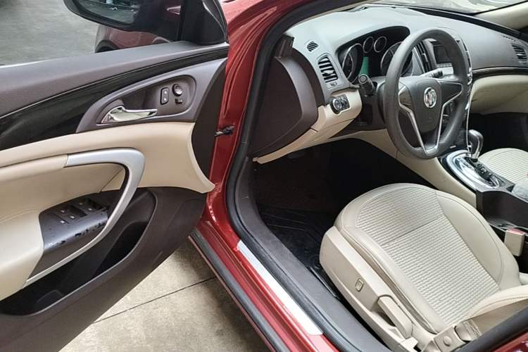 Used Buick Regal 2015 2.0L Leading Fashion Edition Driver Seat