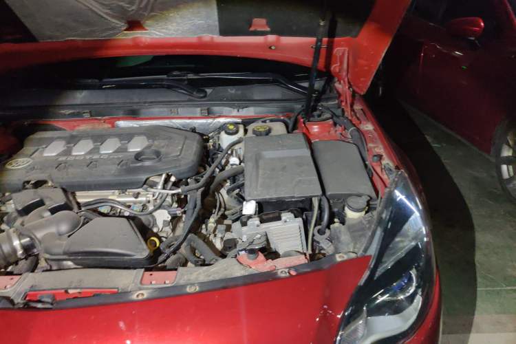Used Buick Regal 2015 2.0L Leading Fashion Edition Engine Bay Left