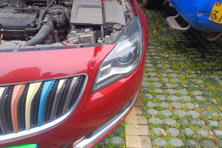 Used Buick Regal 2015 1.6T Elite Tech Model Engine Bay Left