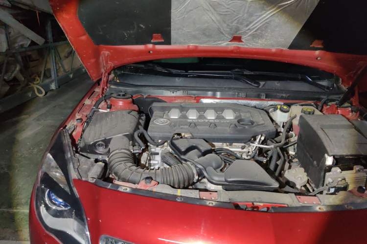 Used Buick Regal 2015 2.0L Leading Fashion Edition Engine Bay Right