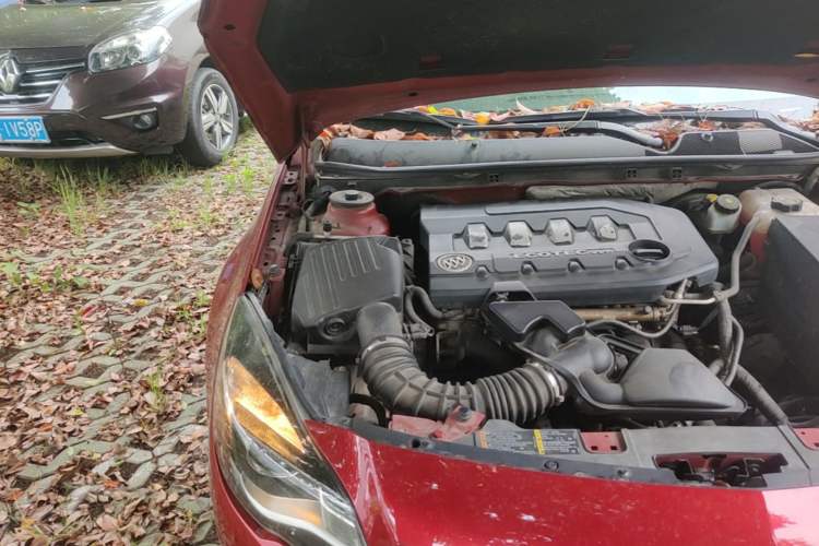 Used Buick Regal 2015 2.0L Elite Fashion Edition Engine Bay Right