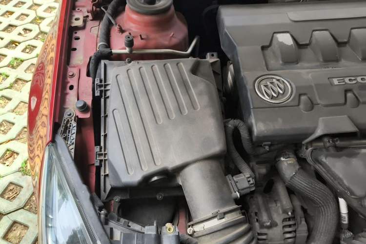 Used Buick Regal 2015 2.0L Elite Fashion Edition Engine Bay Right