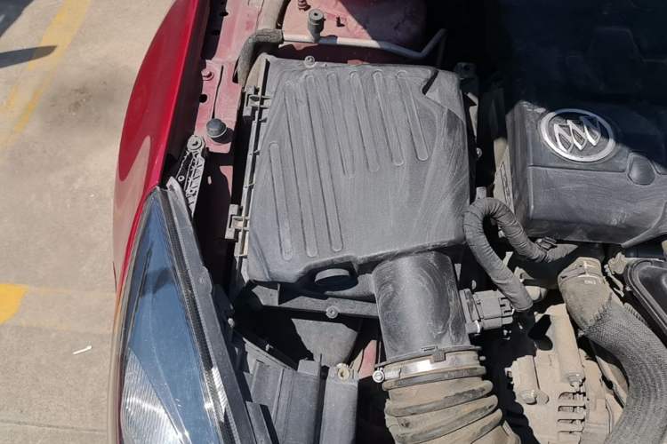 Used Buick Regal 2015 2.0L Elite Fashion Edition Engine Bay Right