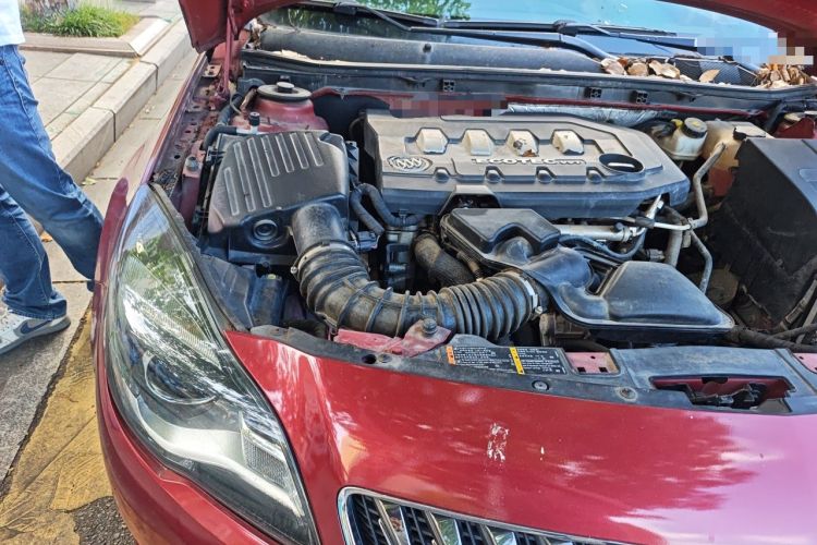 Used Buick Regal 2015 2.0L Elite Fashion Edition Engine Bay Right