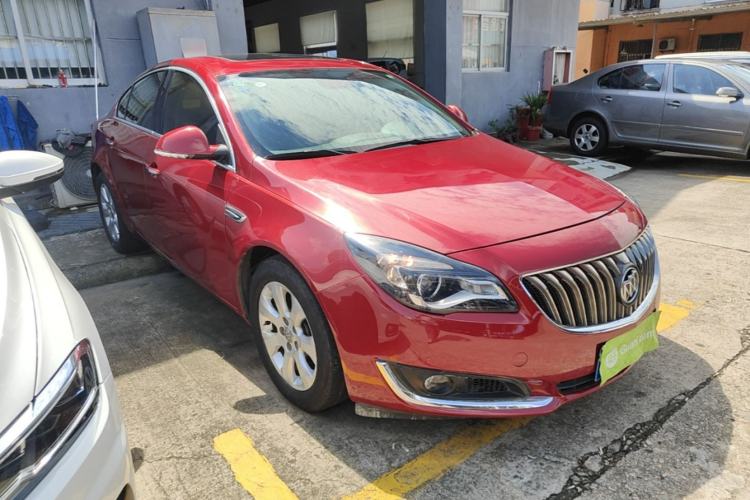 Used Buick Regal 2015 2.0L Elite Fashion Edition Front Right 45 Deg