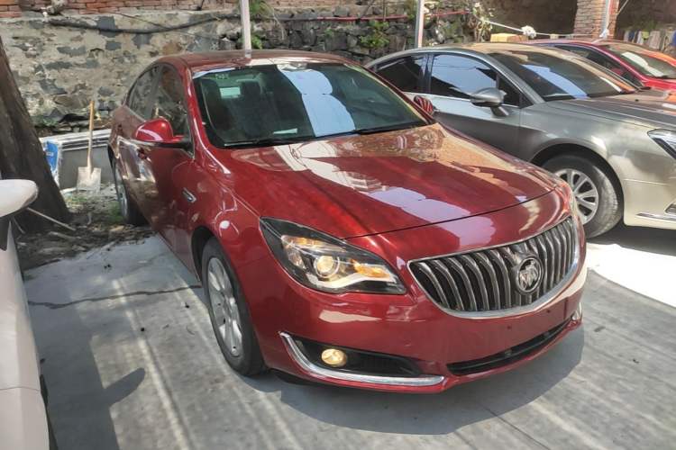Used Buick Regal 2015 2.0L Leading Fashion Edition Front Right 45 Deg