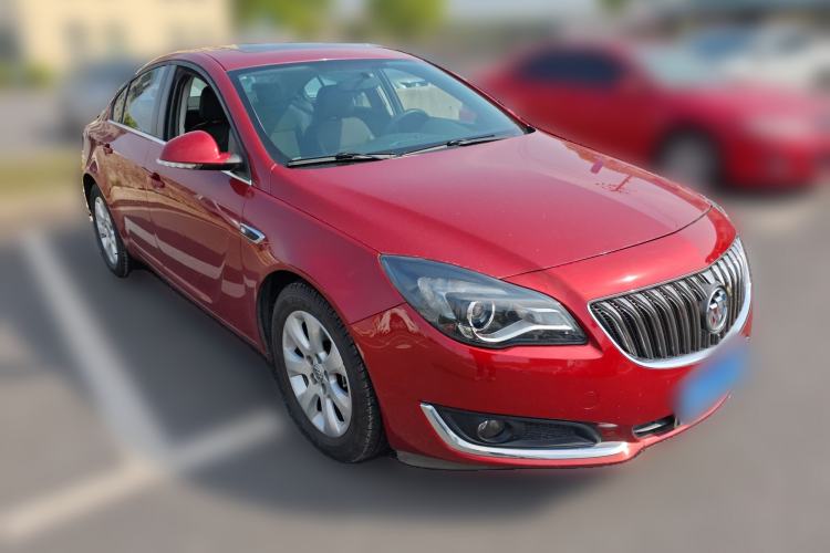 Used Buick Regal 2015 1.6T Leading Technology Model Front Right 45 Deg