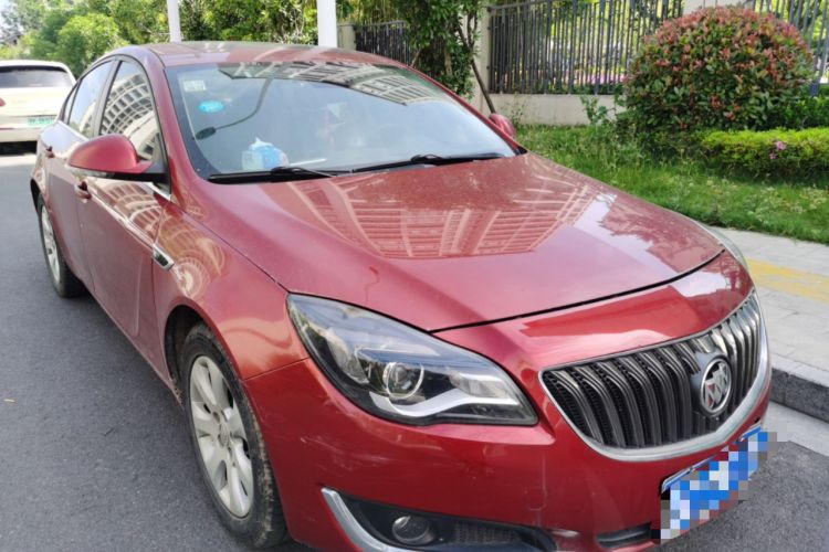 Used Buick Regal 2015 1.6T Fashion Tech Model Front Right 45 Deg