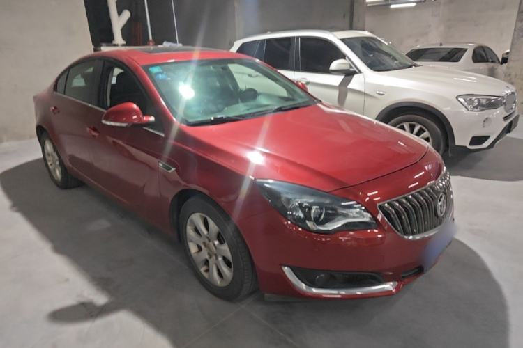 Used Buick Regal 2015 1.6T Leading Technology Model Front Right 45 Deg